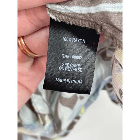 Torrid Rayon Tropical Floral Hawaiian Top Size 4‎ Resort Vacation - Picture 5 of 5